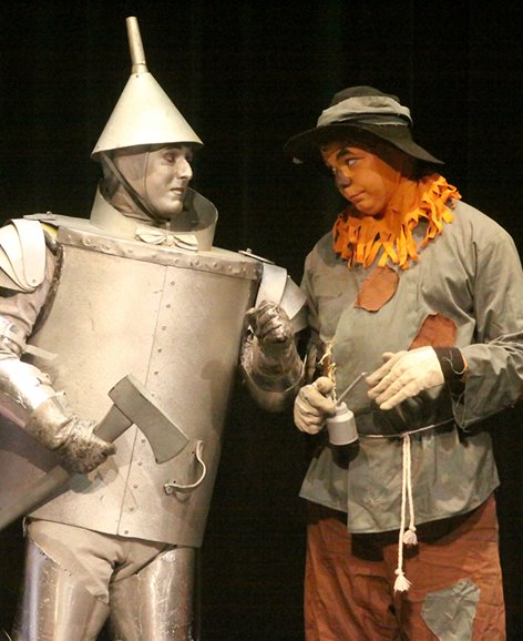 The Tin Man and the Scarecrow from the Wizard of Oz.