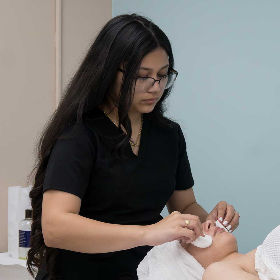 EstheticsFacial-Specialist